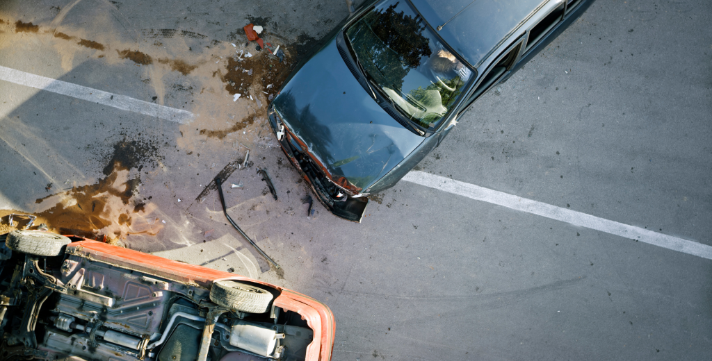 Accidente de tráfico entre dos coches
