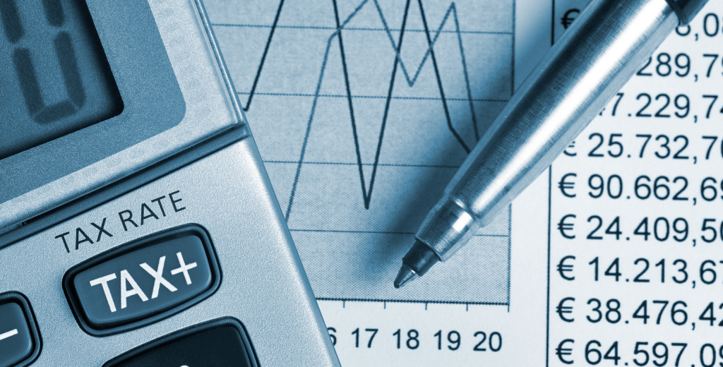 Calculadora y cifras de impuestos, derecho fiscal